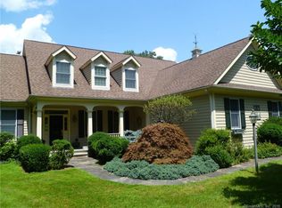 543 Webbs Hill Rd, Stamford, CT 06903