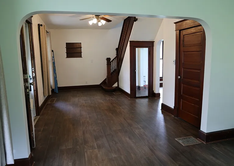 228 N Poplar St — Photo 12