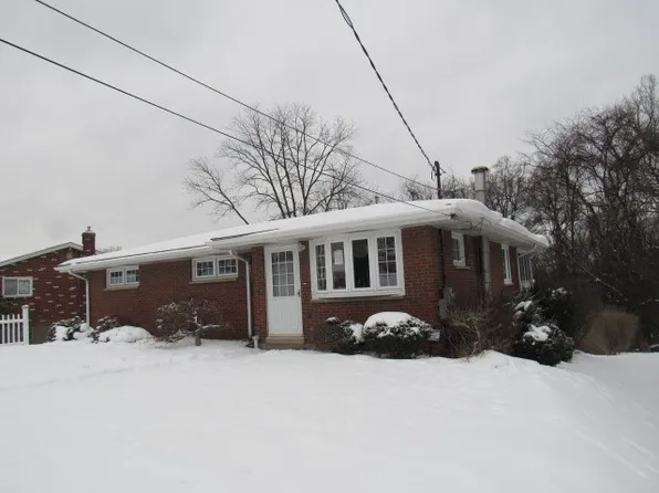 121 W Point Dr, Greensburg, PA 15601