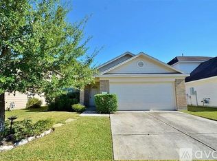 16957 Valiant Oak St, Conroe, TX 77385