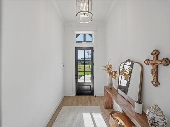 4th image of 1004 Bear Creek Ranch Rd