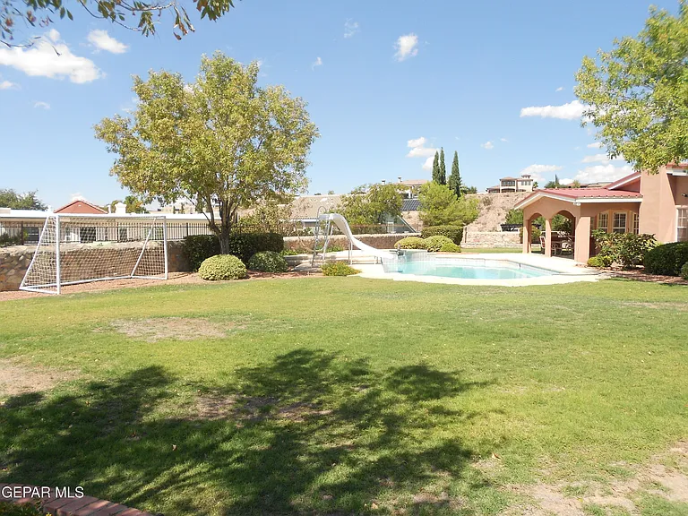 1201 Brown Ridge Pl — Photo 25