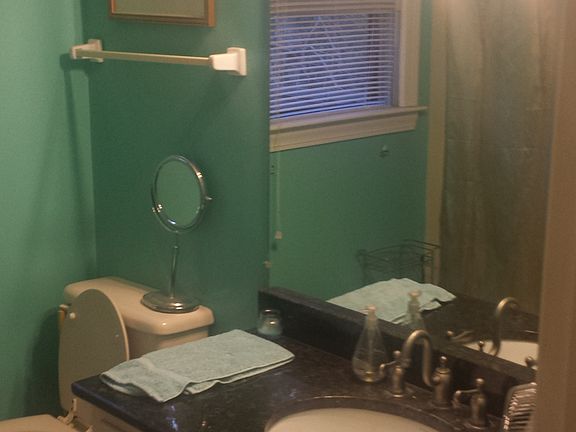 upstairs guest bathroom