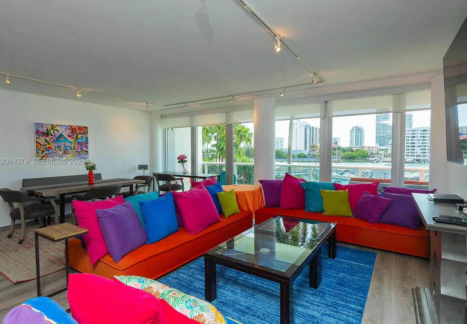 King Cole Condo — Photo 1