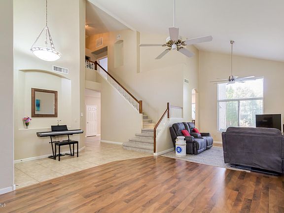 5th image of 3913 E Windsong Dr