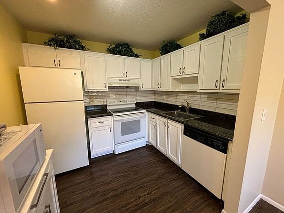 3rd image of 3300 Fox Chase Cir N APT 224