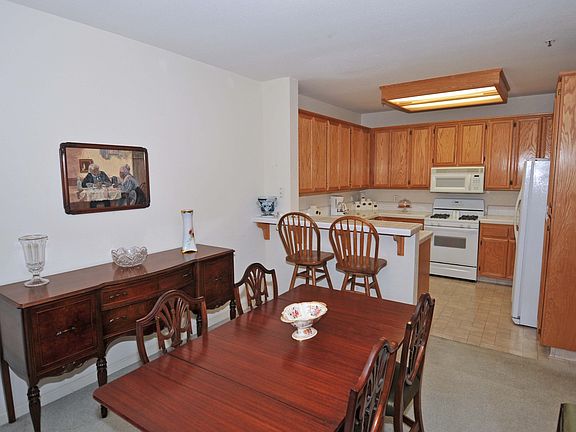 3rd image of 4916 Cambridge Pl Unit 1701