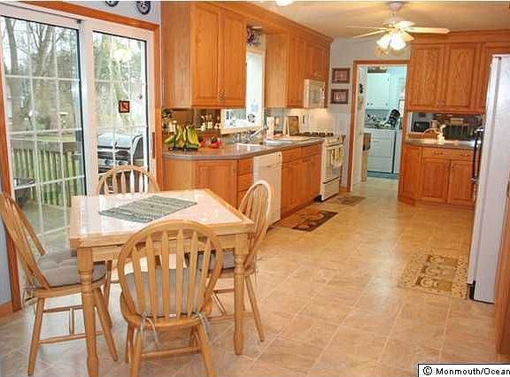 3rd image of 121 Marcshire Dr