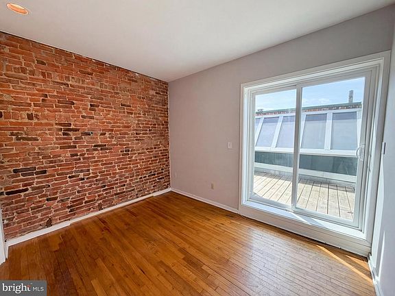 4th image of 724 13th St NE
