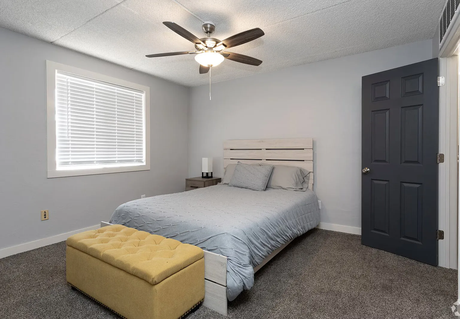 Waters Edge Apartments — Photo 4