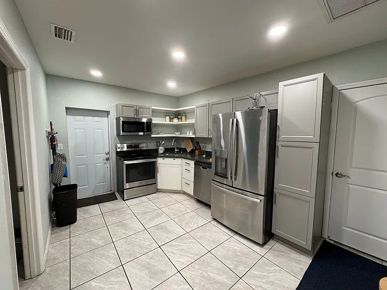 1002 Brothers Ave #101 — Photo 2