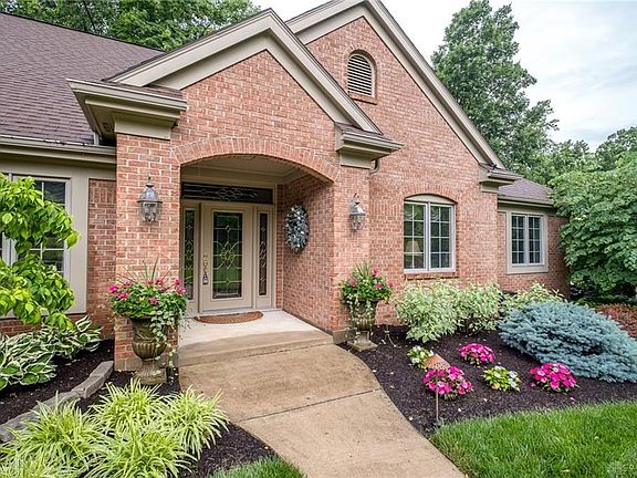 2nd image of 6957 Vienna Woods Trl