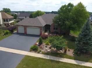 5327 Mourning Dove Cir, Richmond, IL 60071