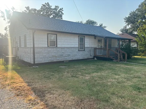 411 S Sherman St, Lyons, KS 67554