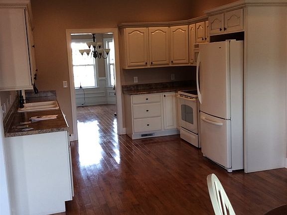 5th image of 110 Peppertree Dr NE
