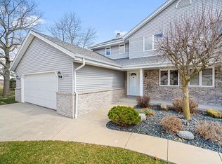 8140 S 88th St, Franklin, WI 53132