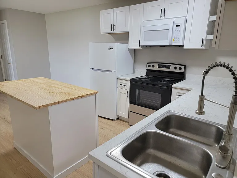 Brentwood Estates — Photo 23