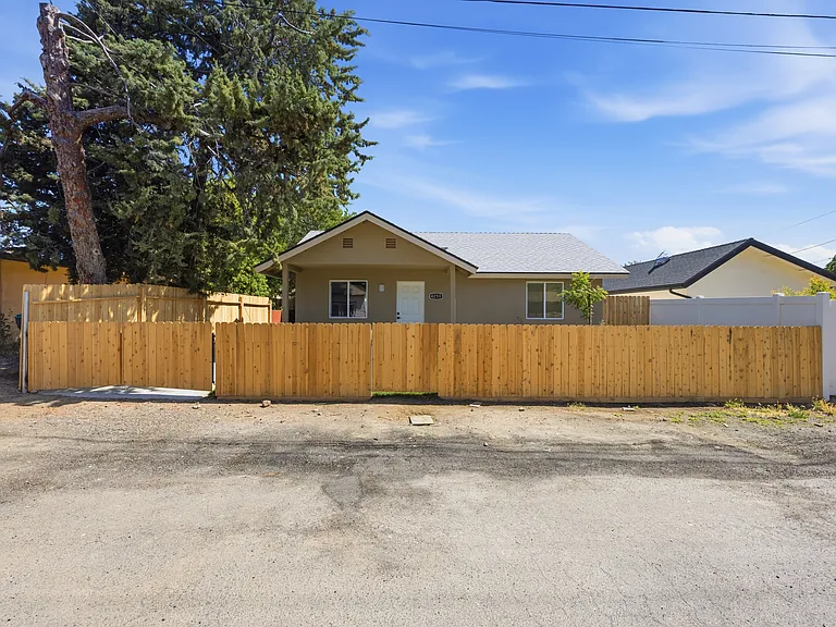 425 E D St #B — Photo 3