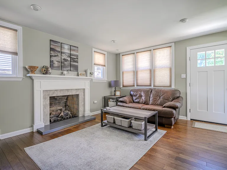 2518 Franklin Ave — Photo 8
