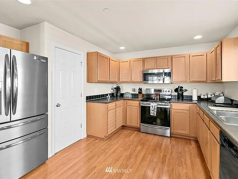 1415 Burnside Pl — Photo 6