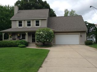 15227 Edgewood Ct, Spring Lake, MI 49456
