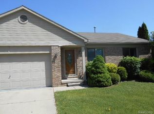 33502 Bordeaux Ct, Westland, MI 48185
