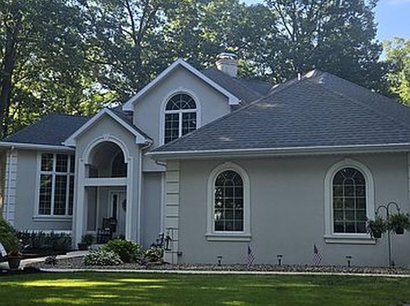 30 Mountain Dr