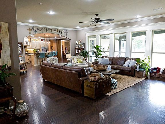 3rd image of 15 Palin Ln