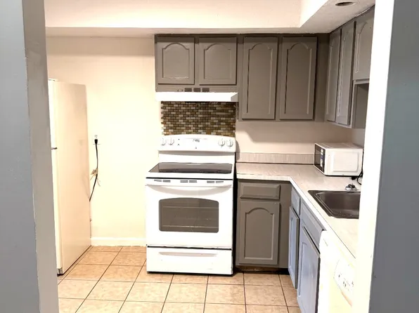 80 Claudia Dr APT 369, West Haven, CT 06516