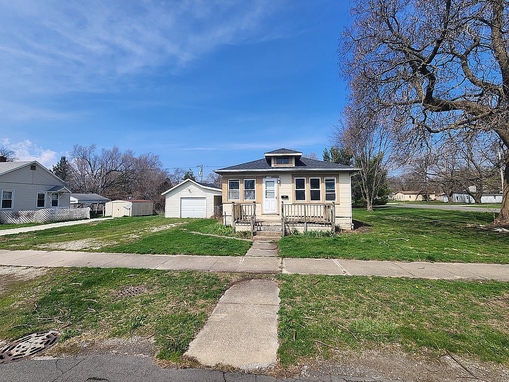 1002 Maple St, Champaign, IL 61821 | Zillow