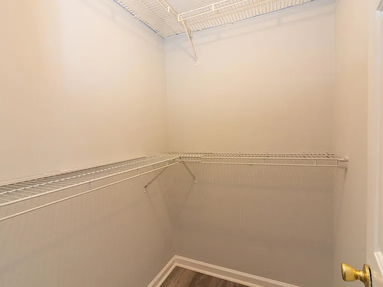 811 Sugar Oak Ln — Photo 25