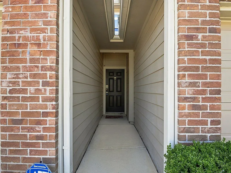 930 Sterling Creek Cir — Photo 5