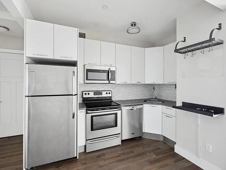 589 5th Ave #2R — Photo 4