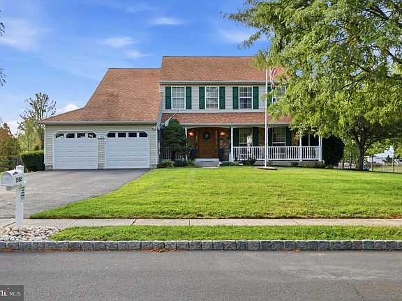 3rd image of 1500 Laurel Cir