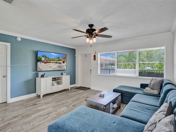 2451 NE 49th St APT 212