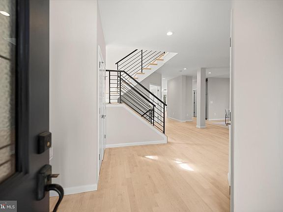 5th image of 605 Lincoln Ave