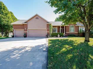 409 Country Hills Dr, Augusta, KS 67010