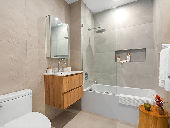 4th image of 131 Concord St #4Q