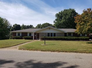 5 Fairway Dr, Belleville, IL 62223