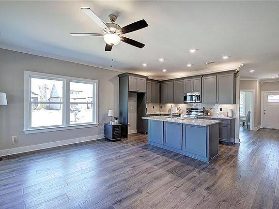 5th image of 200 Daisy Ct