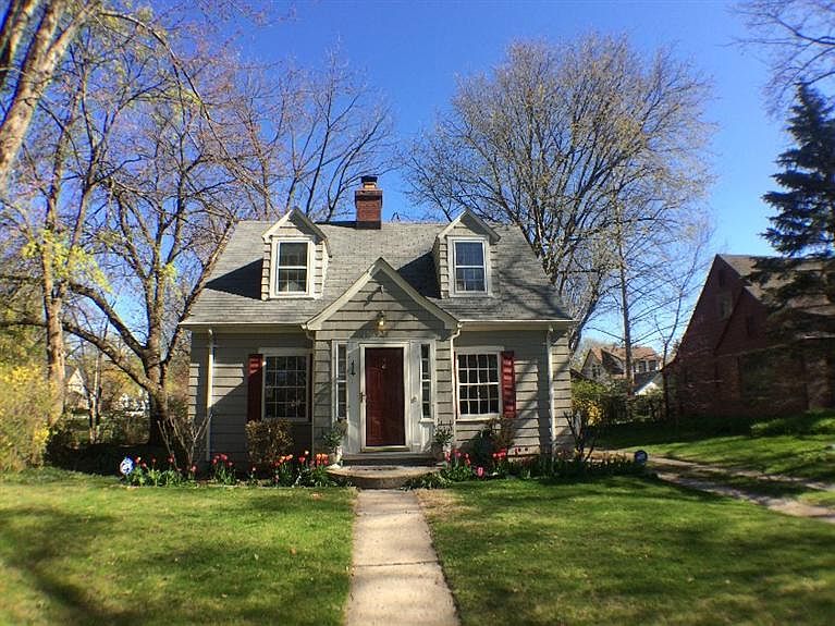 1st image of 924 Pearl St