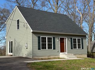4 Rosemarie Ct, Ledyard, CT 06339