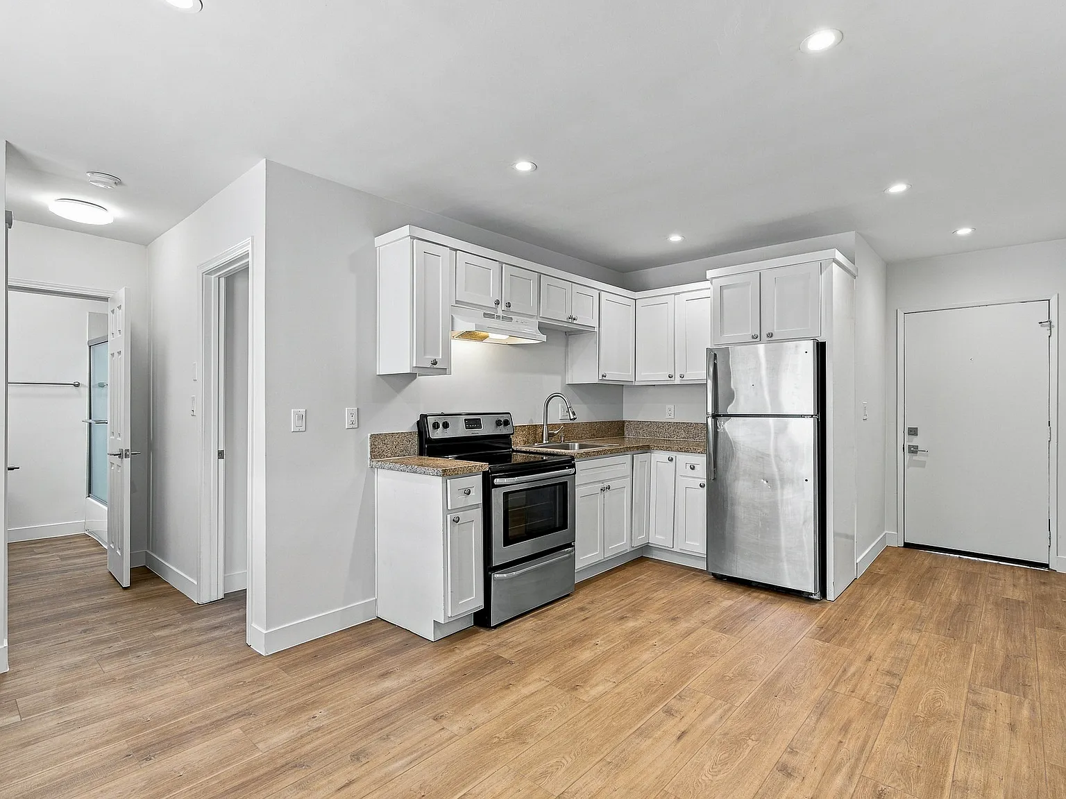 1 bed, 450 sqft, $1,795 — Photo 2