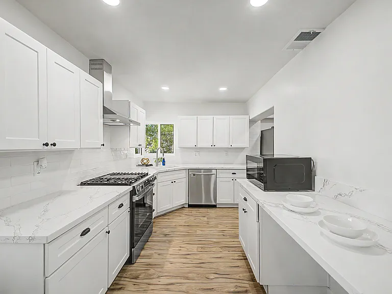 2249 E Silver St — Photo 7