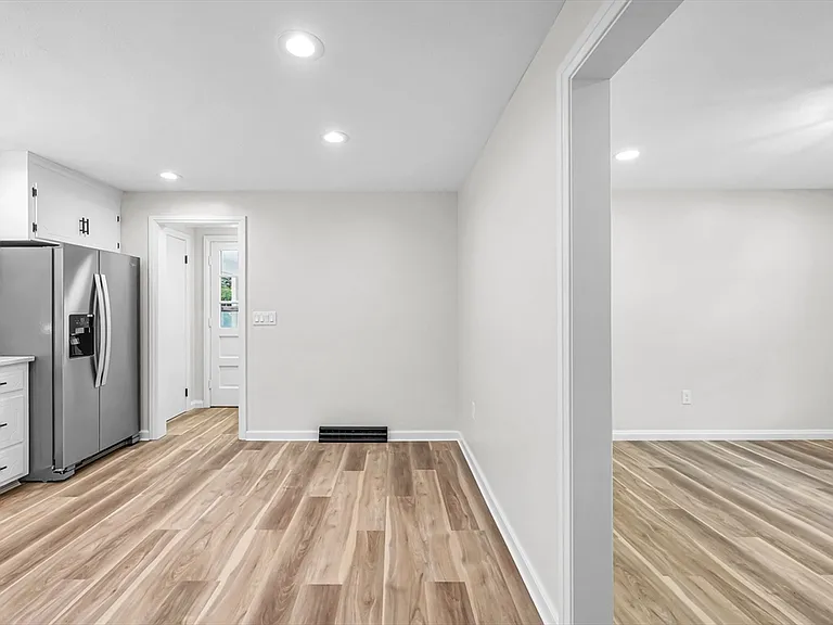 557 Maple Rd #1 — Photo 17