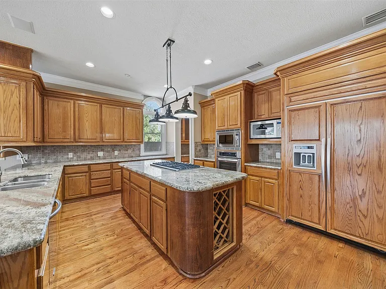 13714 Gainesway Dr — Photo 6