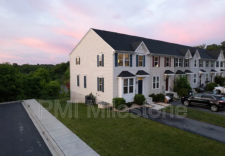 367 Ontario Dr #FALLING WATERS — Photo 3