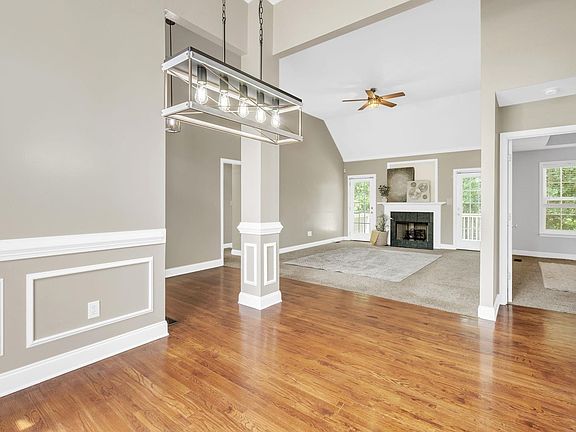 2nd image of 713 Kingswood Valley Dr