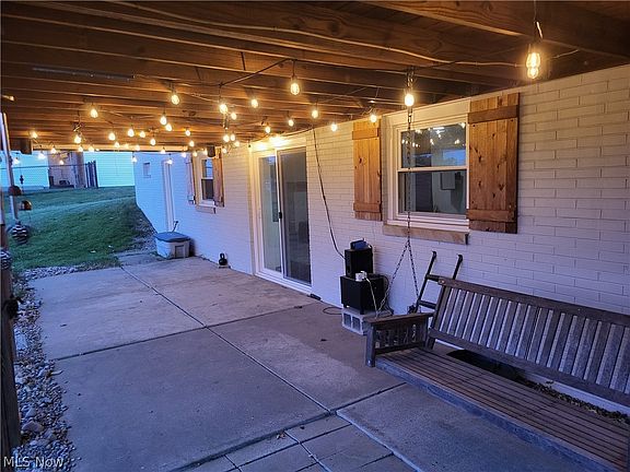 3rd image of 9729 Sommerville St