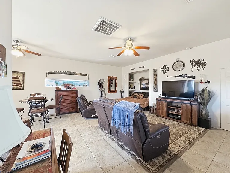 1033 E Irvine Rd — Photo 7
